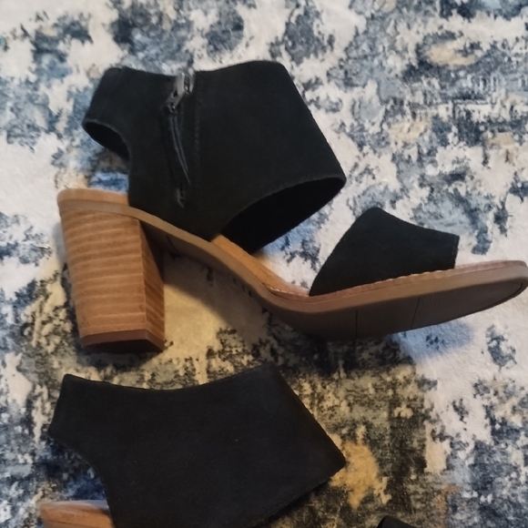 TOMS Women's Black Suede Sandals - Picture 3 of 6